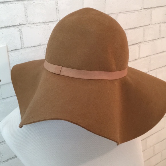 Floppy hat - Picture 2 of 3